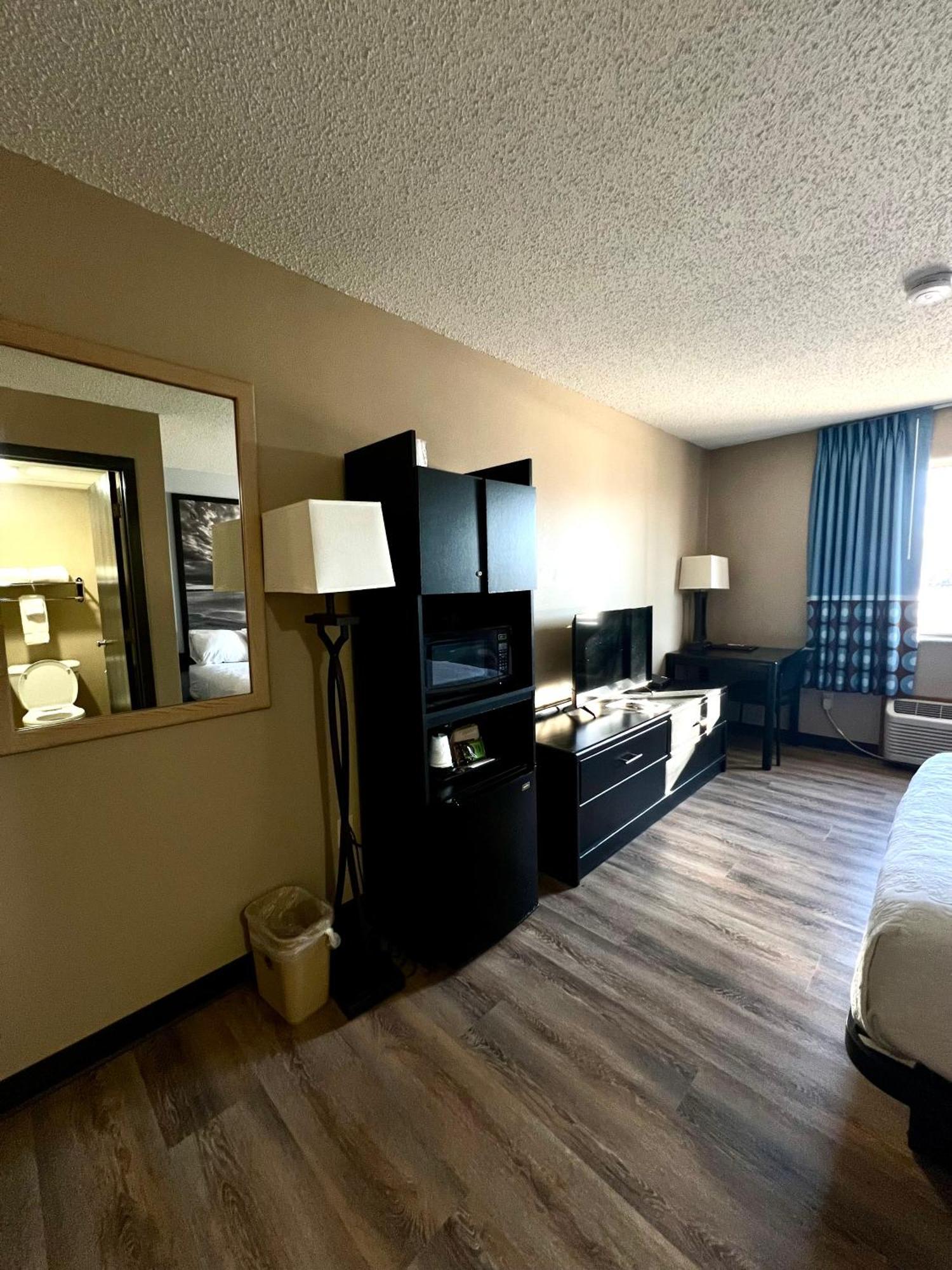 Super 8 By Wyndham Estherville Exterior photo